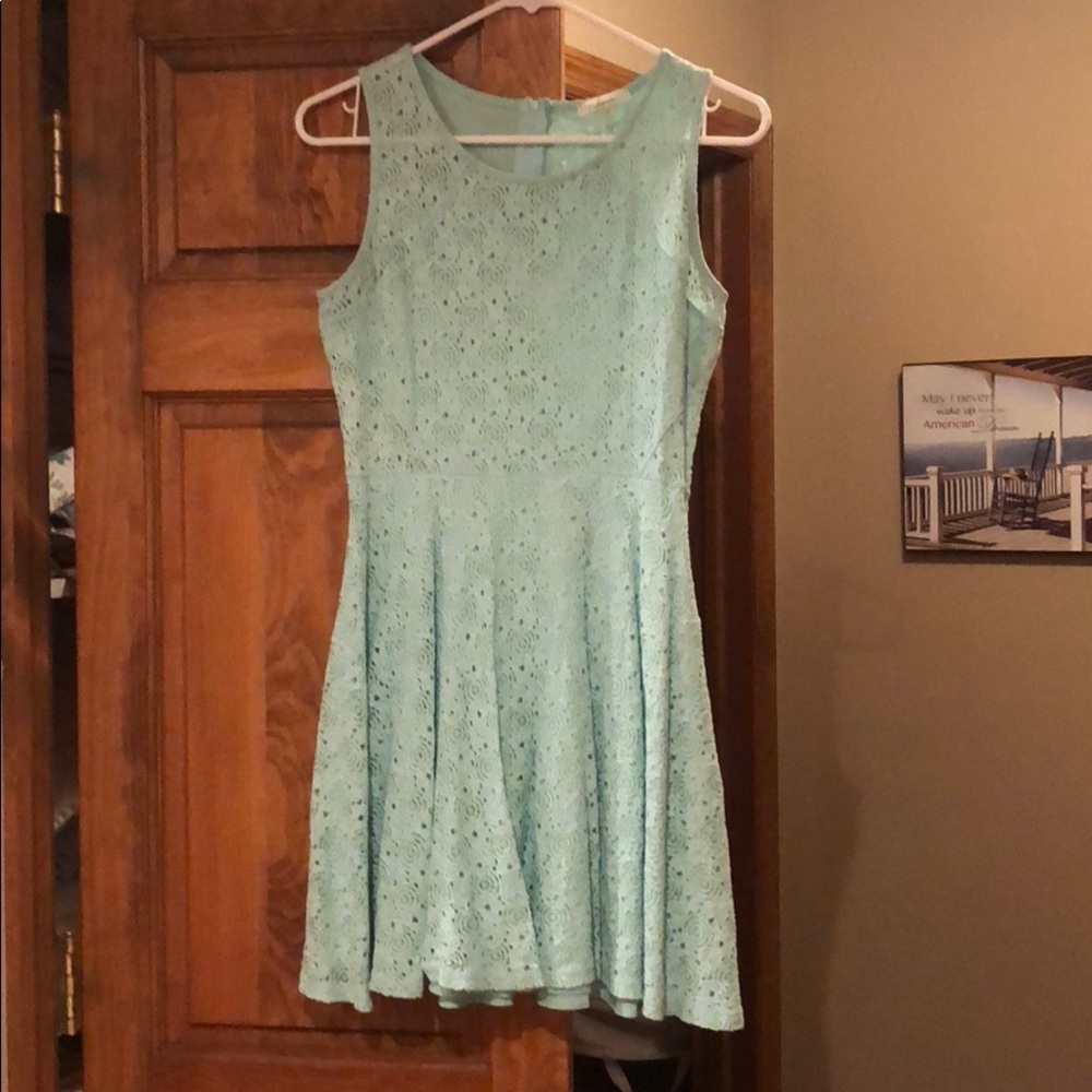 Aqua sleeveless dress.